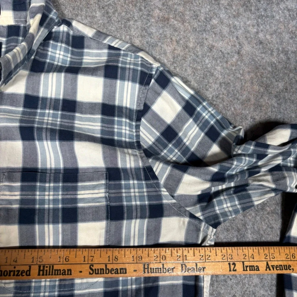 Abercrombie & Fitch Muscle Fit Flannel Mens L Blue White Plaid Button Down Twill